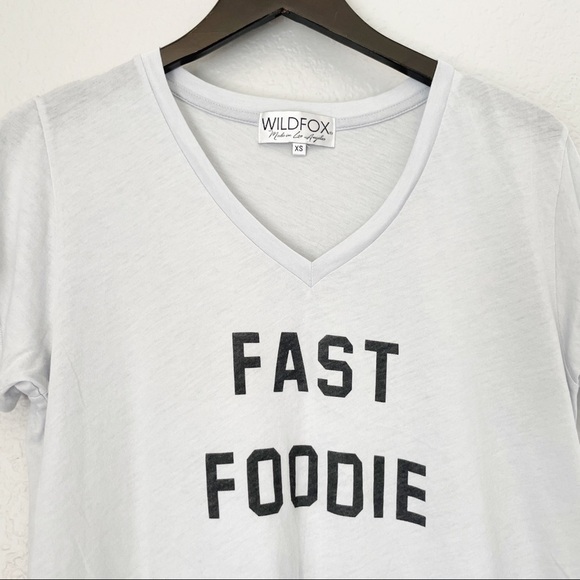 WILDFOX Fast Foodie Graphic V-Neck Tee XS - Picture 6 of 7